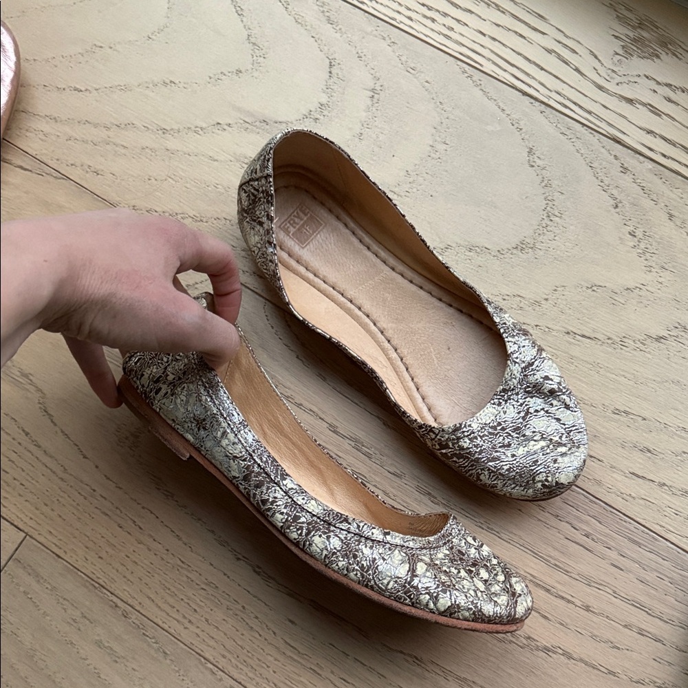 Frye Textured Flats in Cream and Brown Carson ballet 8